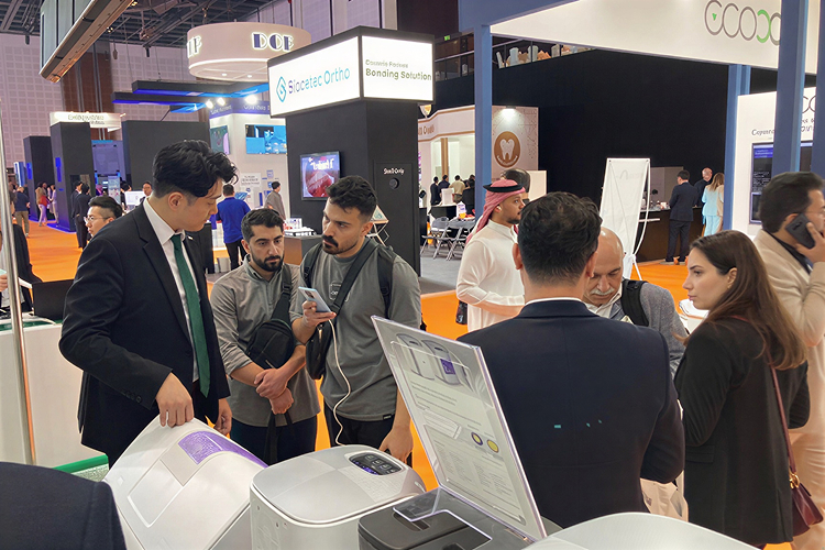 Lilivis digital dentistry workflow demonstration at AEEDC Dubai 2025