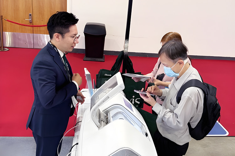Lilivis staff demonstrating chairside digital solution to visitor at IDEM Singapore 2024